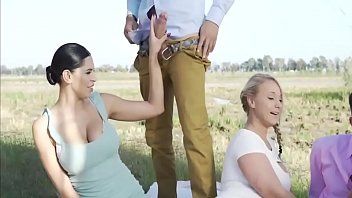 Redă Partida incredibila de sex cu 3 columbience