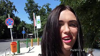 Play Gorgeous brunette having sex in a pahardcoree near town