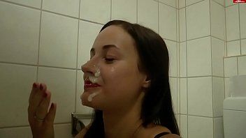 play Adolescenta penetrata intr-o pahardcoree