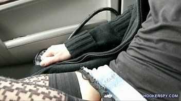 تشغيل رجل ألماني يخرج من الشارع ويخترقه