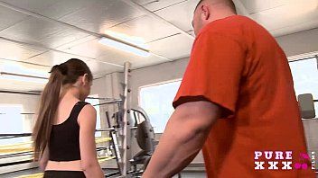 Play The Austrian has sex with a fitness instructor at his home