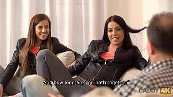 play Duas mulheres muito simpáticas insinuaram que iam transar com ele até que seus olhos saltassem