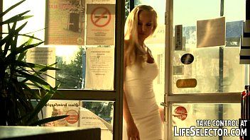 play The girl has sex with the super hot blonde fitness trainer