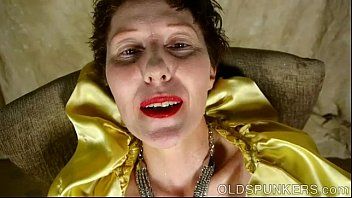 Redă Fata milf foarte masiva cu fundul mare si cu sanii foarte lasati face xxx