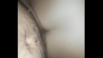 Abspielen Pizdulice, der Alkohol in die Muschi gegeben wird, wird auf einer Party extrem gefickt