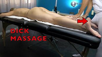 Abspielen MILF kommt zur Massage mehr für den Penis des Masseurs