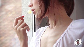 play Hervorragender Sex mit 18 Jahre alten Fotzen