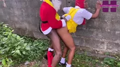 Reproducir Sorpresa con el hijab de Papá Noel: conexión festiva húmeda y salvaje