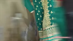 Reproduzir Garota indiana magrinha Desi tomando banho com peitos grandes expostos