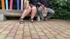 play Slujbă de mână în public: MILF perversă îmi dă o esperma în parc