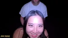 play Lustful Asiatic GF dă o muie publică și mănâncă păsărică Late Night Beach Adventure