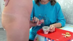 play Femdoms înflăcărați domină și extrag spermă într-o compilație de fetișuri alimentare