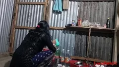 play Desi Guy se folla a una esposa india madura en un intenso encuentro duro