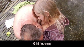 Reproducir Xnxx con mojeag que se folla a su sobrina en el bosque xnxx