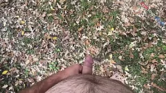 Reproduzir Dirty Talking Country Boy Cums ao ar livre: um encontro amador quente