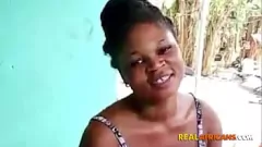 play La ragazza del culo grande del Congo si leccava e cavalcando un cazzo nero