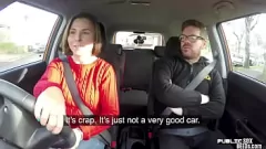play Vollbusige Brünette wird in POV Car Sex Escapade ungezogen