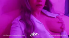 Reproducir Desi indio con grandes tetas hace alarde de su cuerpo después de la clase