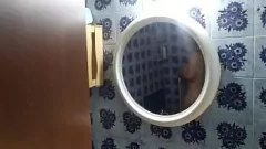 Redă Sneaky Stepsister Shower Spy: Camera ascunsă surprinde pe sora vitregă mare sub duș
