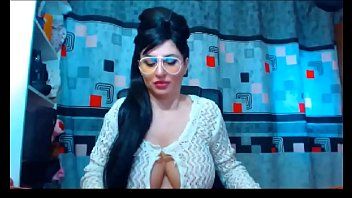 Spelen Volwassenen dansen naakt en neuken met een bezem welke videochat