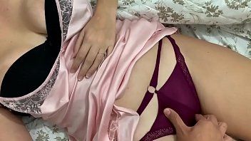play Despertado del sueño por el amante que tomó viagra y tiene una erección