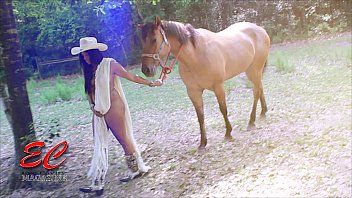 Jouer Xnxx films avec des chevaux présentant leur bite dans xnxx femmes en pahardcoree
