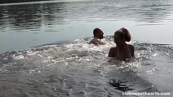 play Baad een beetje in het meer en ga dan naar een Futai-spel