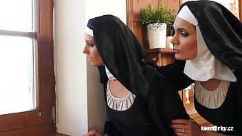 play Fantasia sexual na igreja com duas freiras