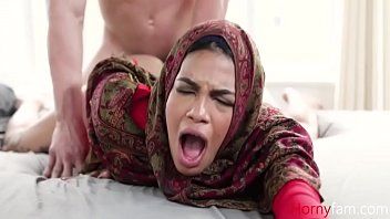 Play The Arab with big tits has good sex with a man in love with pussies