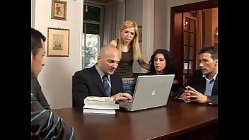 Play After the business meeting, the employers make xxx in a group with the secretary