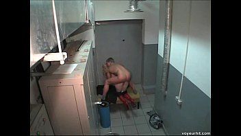 Redă Are la munca o blonda creata care il penetreaza in vestiar mereu